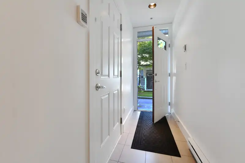 44 15833 26 AVENUE - photo 2 of 30