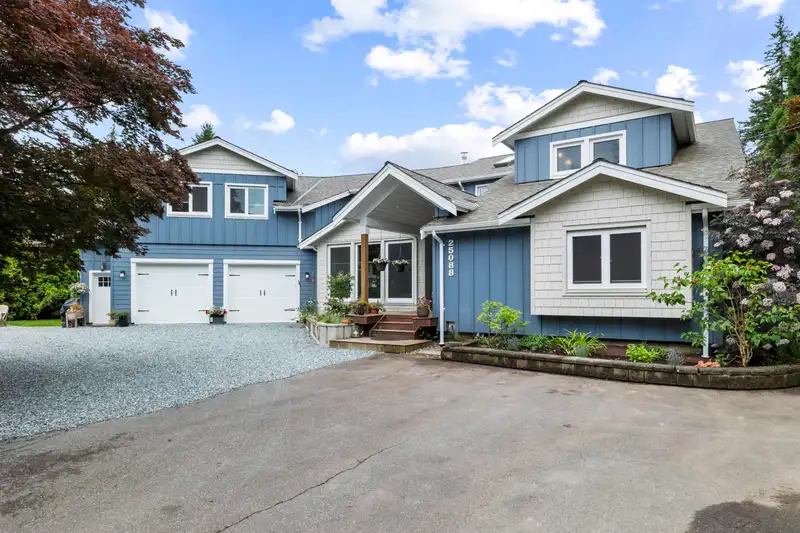 25088 59 AVENUE - photo 1 of 38