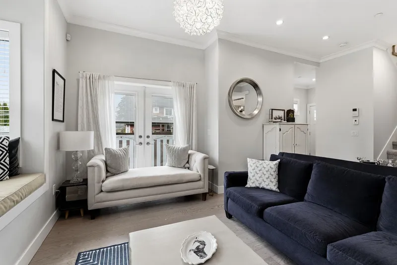 1371 E 13TH AVENUE - photo 4 of 25