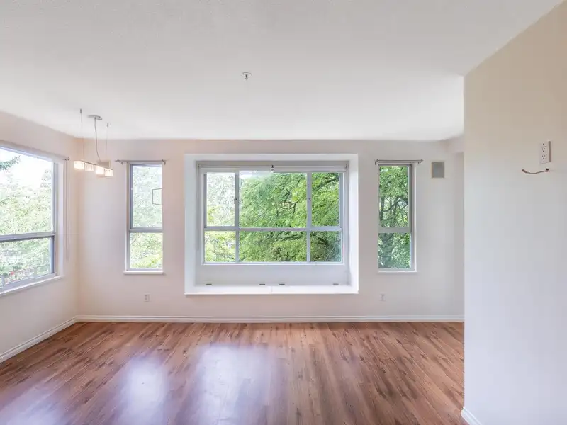 207 5280 OAKMOUNT CRESCENT - photo 3 of 19