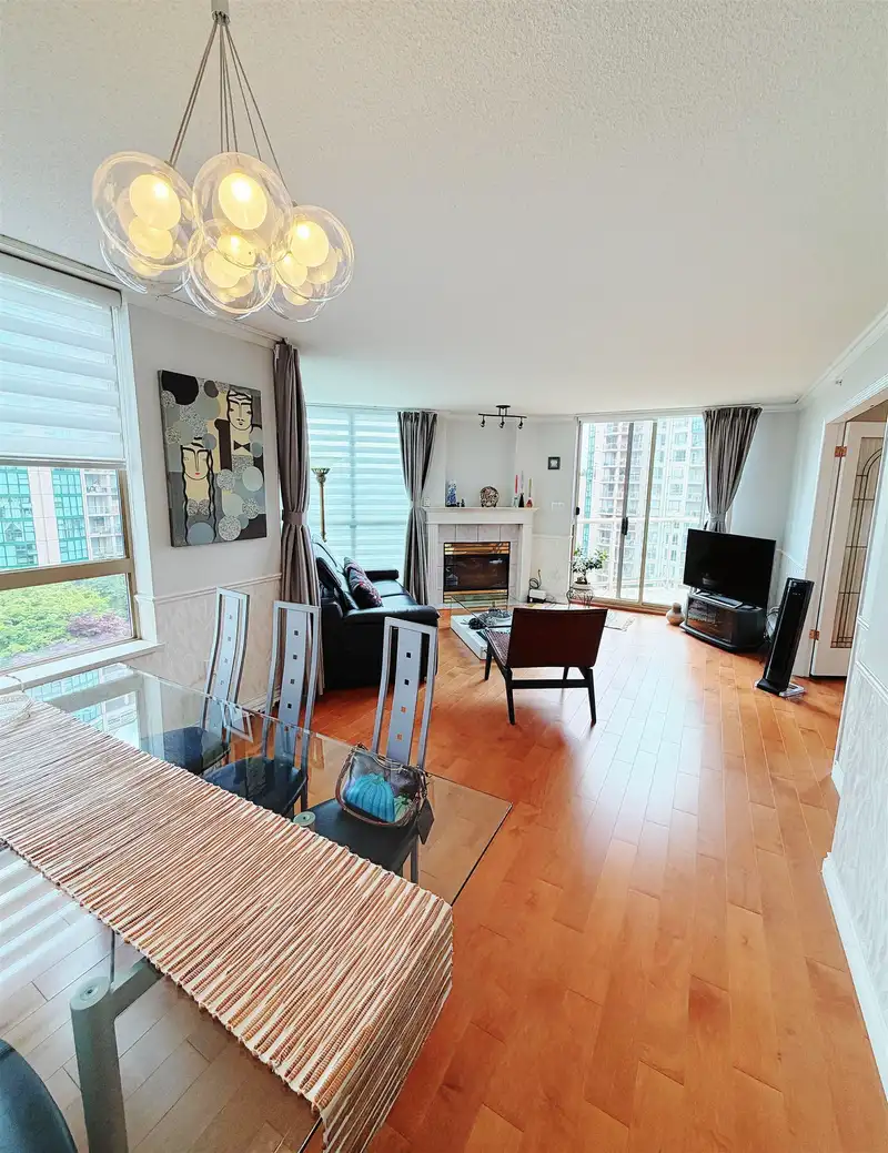 806 1199 EASTWOOD STREET - photo 2 of 5