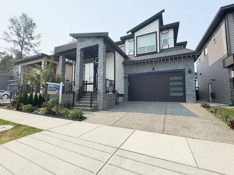5915 141 STREET - photo 1 of 31
