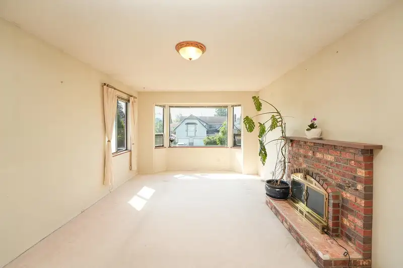 15309 95A AVENUE - photo 3 of 23
