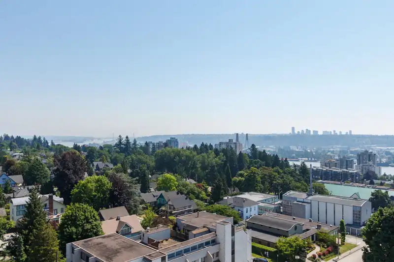 1104 258 SIXTH STREET - photo 2 of 13