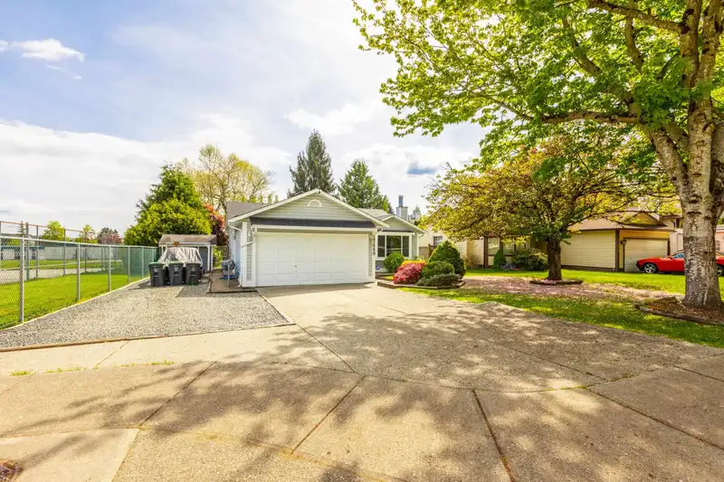 17440 61A AVENUE - photo 3 of 36