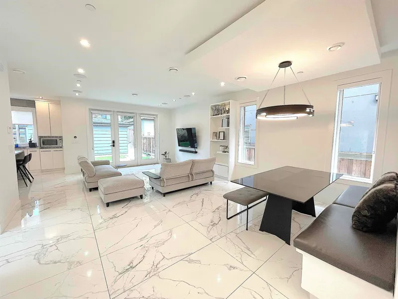 1633 SE MARINE DRIVE - photo 1 of 25