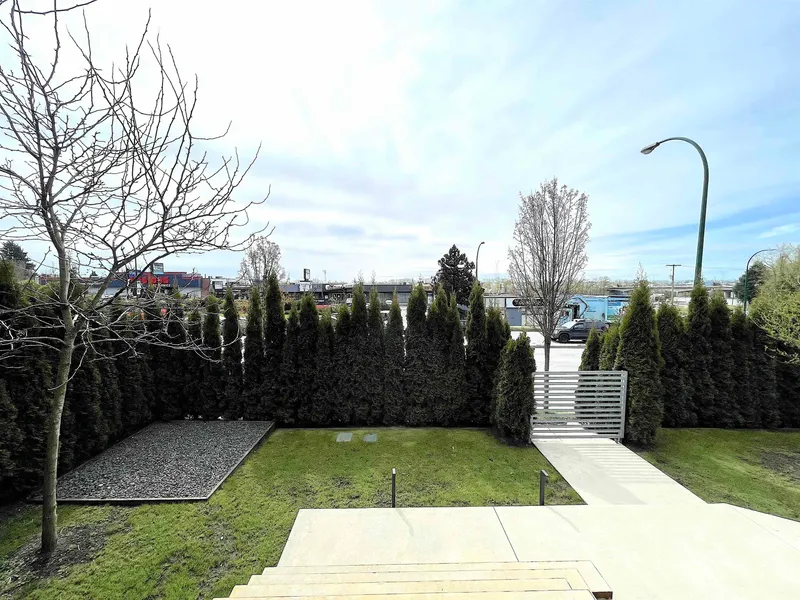 1633 SE MARINE DRIVE - photo 3 of 25