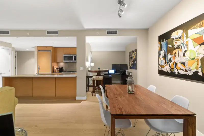 403 15152 RUSSELL AVENUE - photo 3 of 22