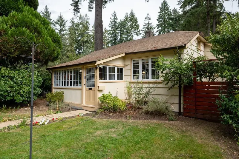 2268 EDGEMONT BOULEVARD - photo 1 of 22