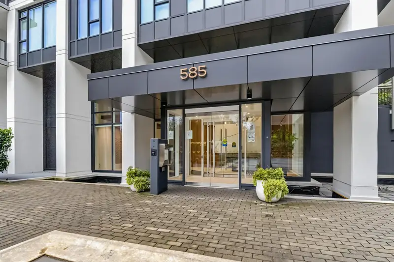 201 585 AUSTIN AVENUE - photo 2 of 25