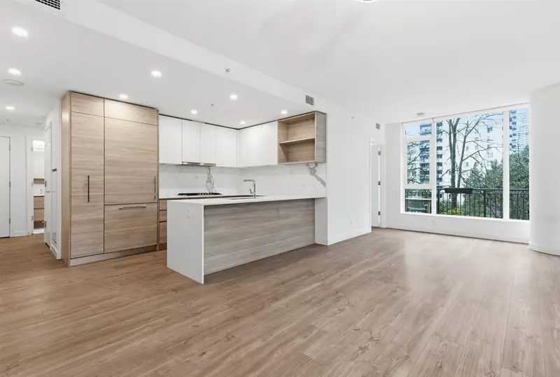 201 585 AUSTIN AVENUE - photo 4 of 25