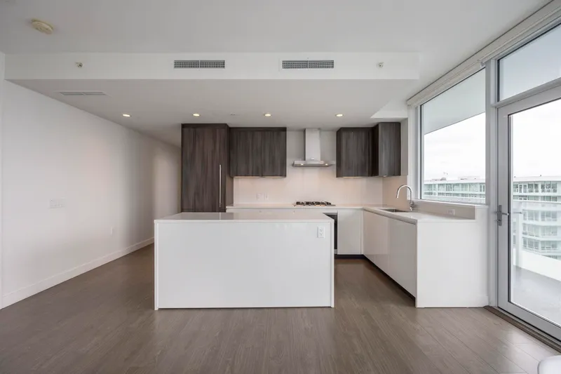 1507 6320 NO. 3 ROAD - photo 3 of 8