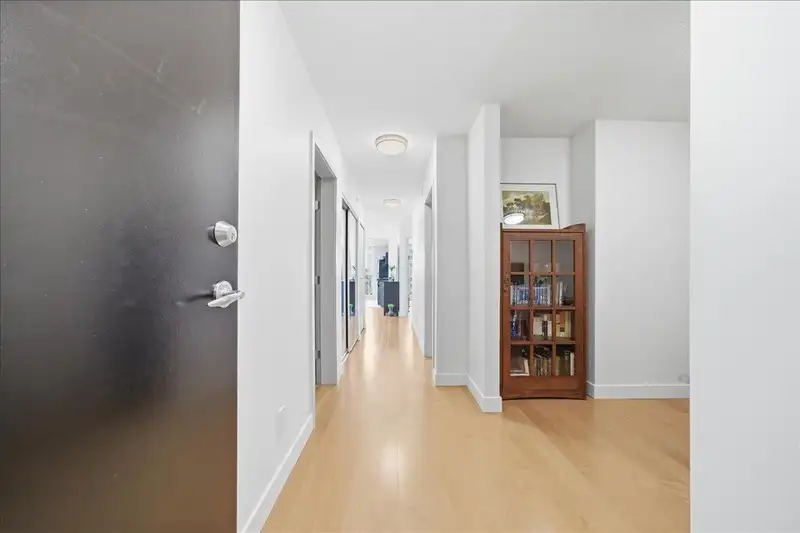 2002 1408 STRATHMORE MEWS - photo 4 of 39
