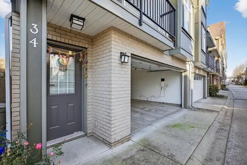 34 1211 EWEN AVENUE - photo 2 of 32