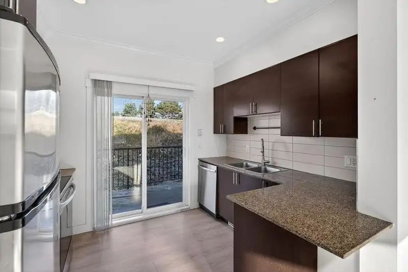 34 1211 EWEN AVENUE - photo 4 of 32