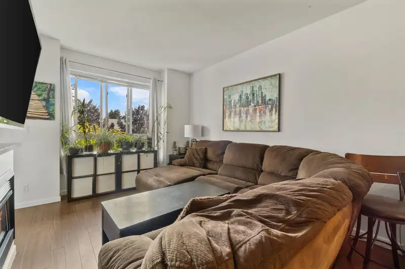 201 290 FRANCIS WAY - photo 1 of 17
