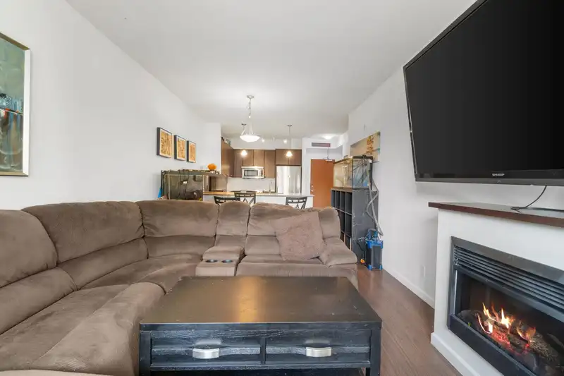 201 290 FRANCIS WAY - photo 2 of 17