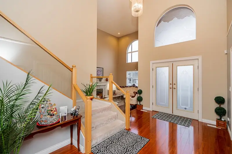 13732 58 AVENUE - photo 3 of 25