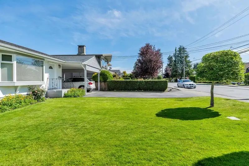 5233 WESTMINSTER AVENUE - photo 3 of 40