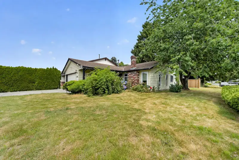 3760 BAMFIELD DRIVE - photo 2 of 36