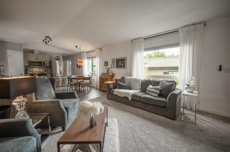 43 59060 LOUGHEED HIGHWAY - photo 1 of 34