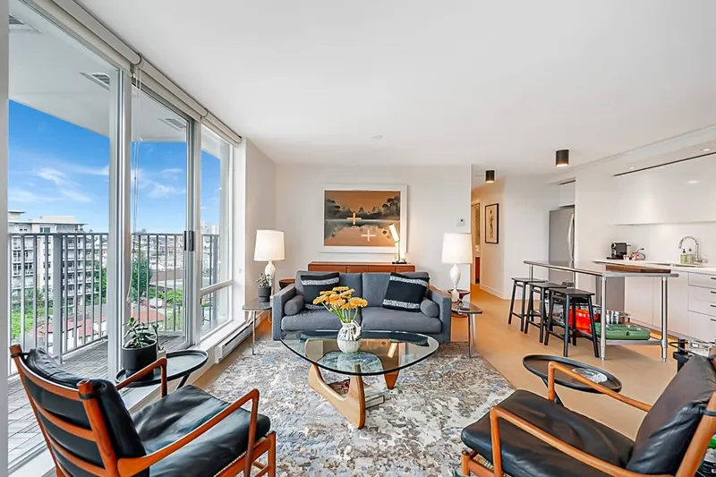 905 328 E 11TH AVENUE - photo 2 of 25