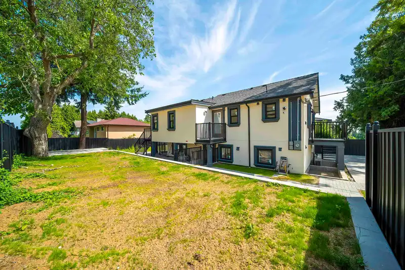 7620 GILLEY AVENUE - photo 4 of 39