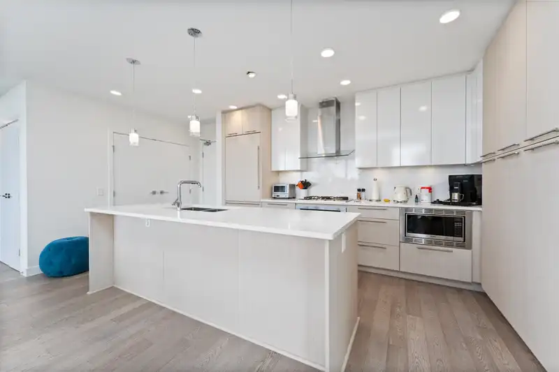 501 5077 CAMBIE STREET - photo 3 of 19
