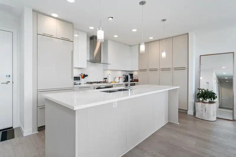 501 5077 CAMBIE STREET - photo 4 of 19
