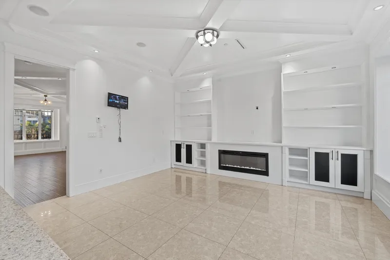 831 E KING EDWARD AVENUE - photo 4 of 24