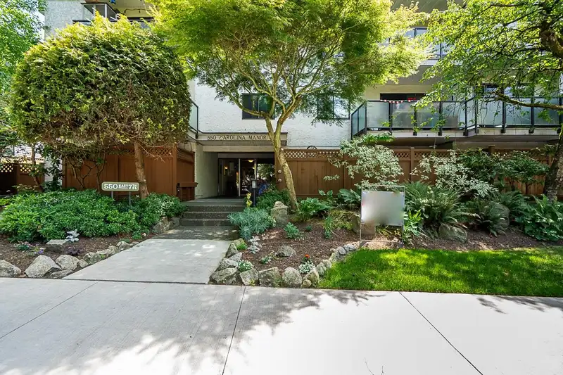 103 550 E 7TH AVENUE - photo 1 of 33