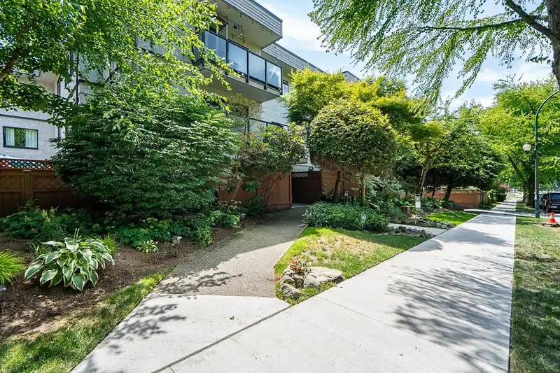 103 550 E 7TH AVENUE - photo 3 of 33