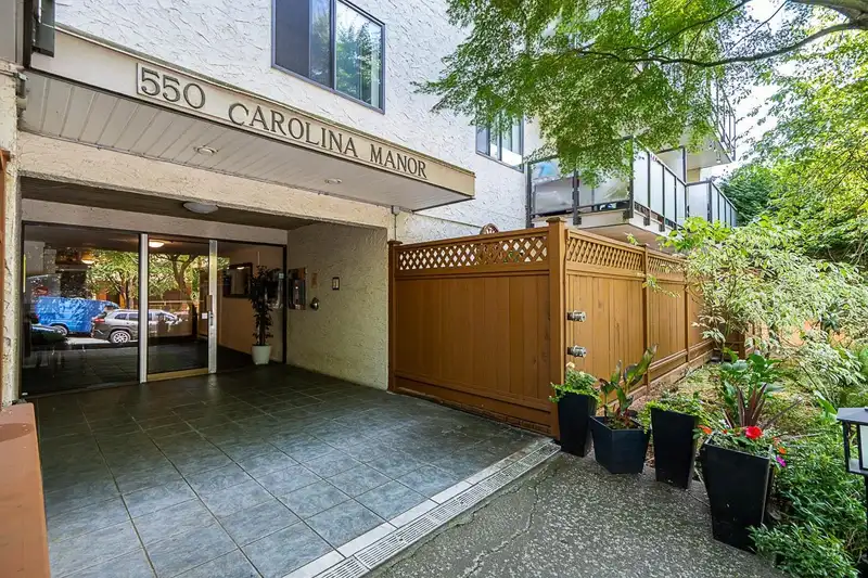 103 550 E 7TH AVENUE - photo 4 of 33