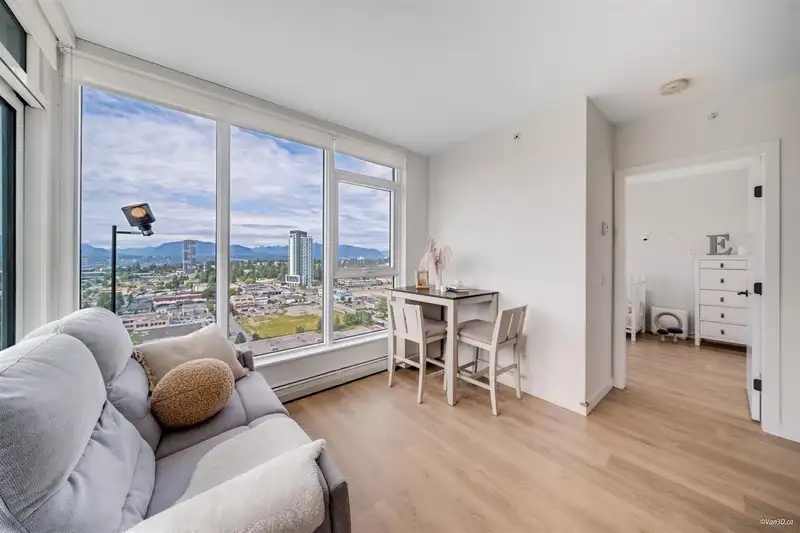 2211 13685 102 AVENUE - photo 1 of 26