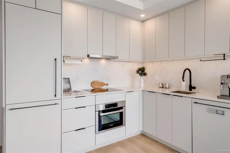 2211 13685 102 AVENUE - photo 4 of 26