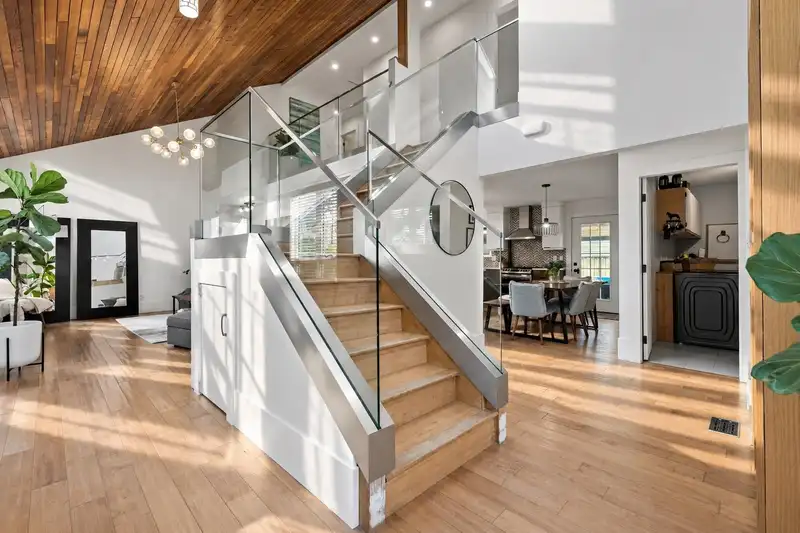 20560 45A AVENUE - photo 3 of 24