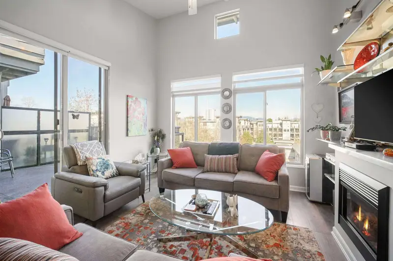 417 15385 101A AVENUE - photo 1 of 25