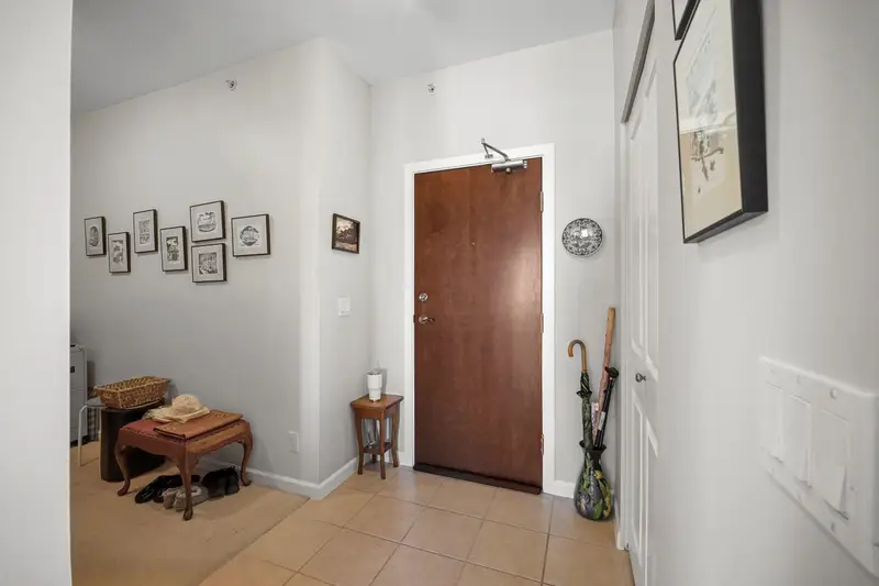 417 15385 101A AVENUE - photo 3 of 25