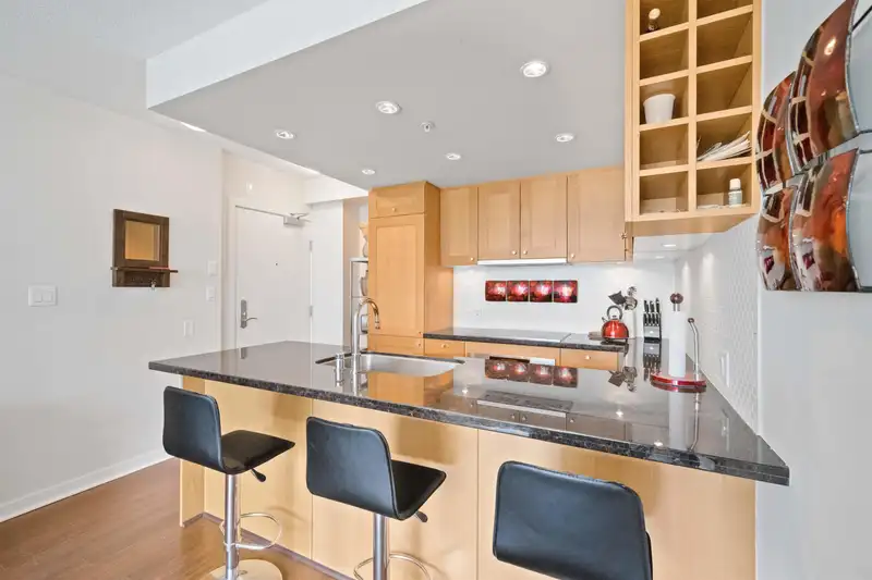 2001 821 CAMBIE STREET - photo 3 of 22