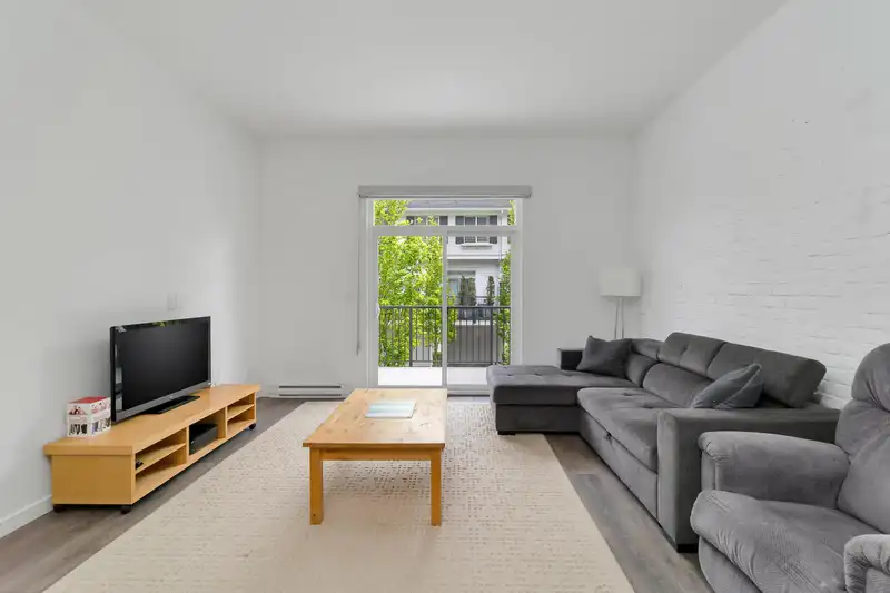9 277 171 STREET - photo 2 of 26