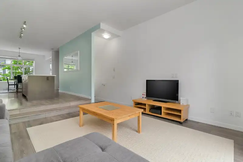 9 277 171 STREET - photo 4 of 26