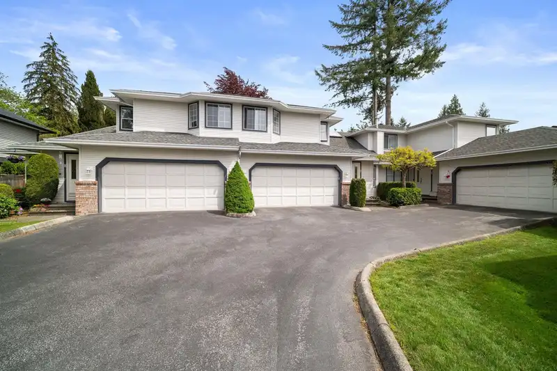 7 11534 207 STREET - photo 1 of 38