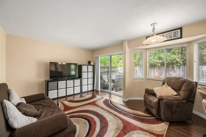 7 11534 207 STREET - photo 4 of 38