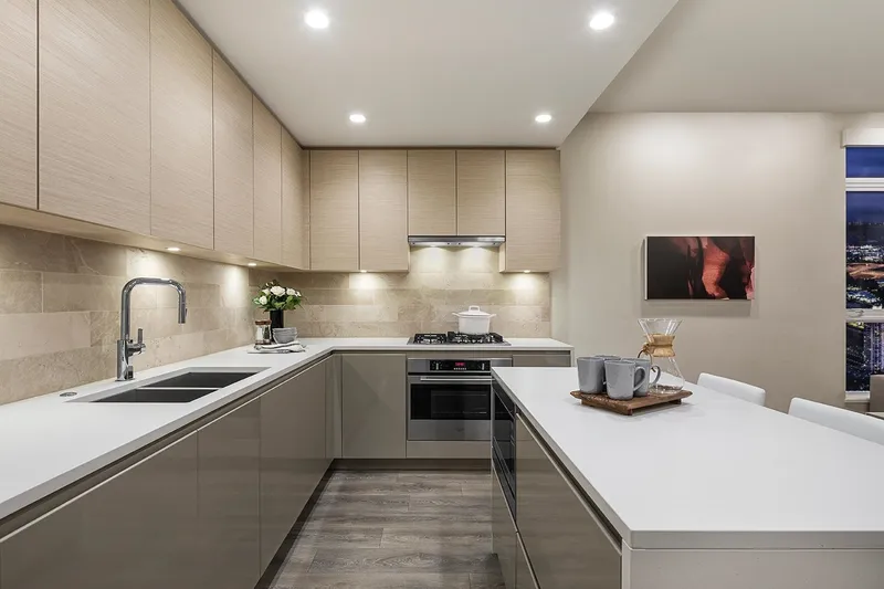 2307 4168 LOUGHEED HIGHWAY - photo 2 of 17