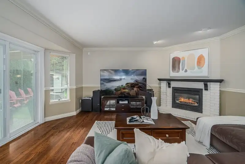 18896 58 AVENUE - photo 3 of 28