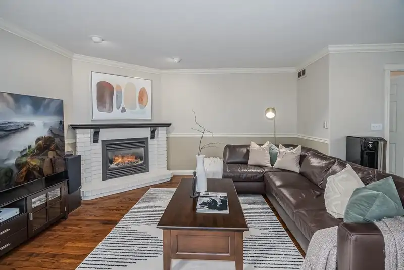 18896 58 AVENUE - photo 4 of 28