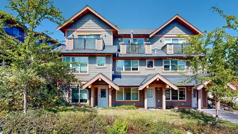 1 728 GIBSONS WAY - photo 1 of 36