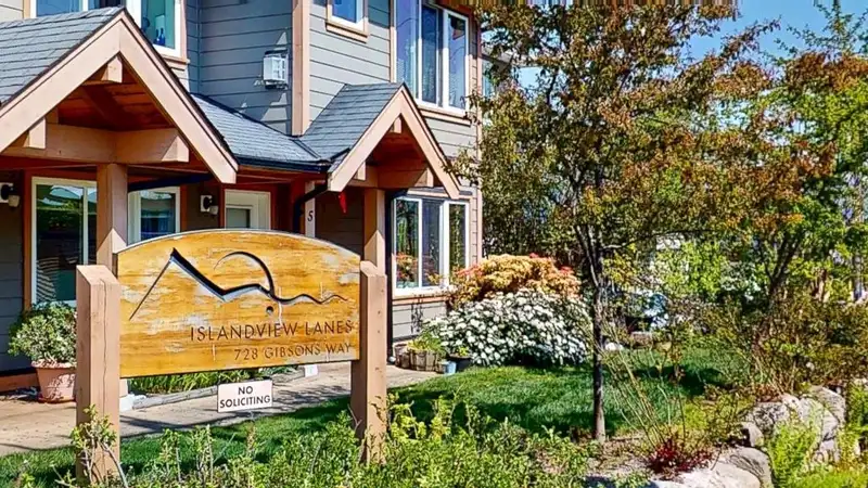1 728 GIBSONS WAY - photo 2 of 36