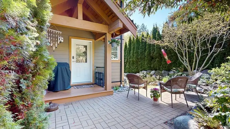 1 728 GIBSONS WAY - photo 4 of 36