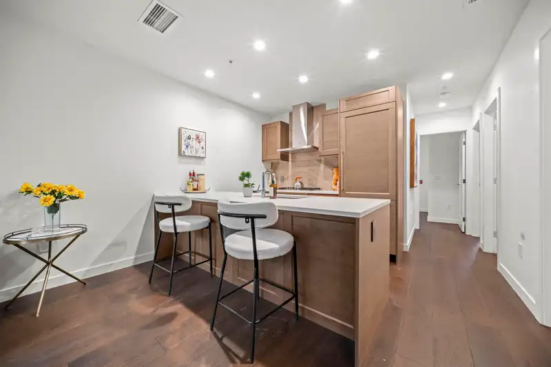 103 5681 BIRNEY AVENUE - photo 4 of 18